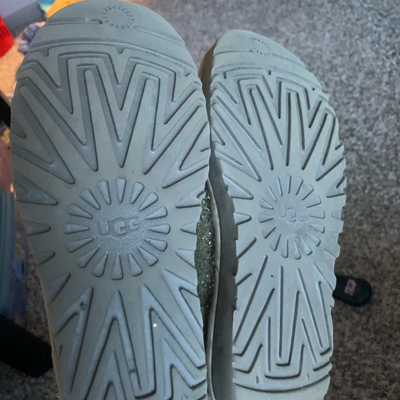 Cute Bailey Bow gold glitter shirt - Picture 4 of 4